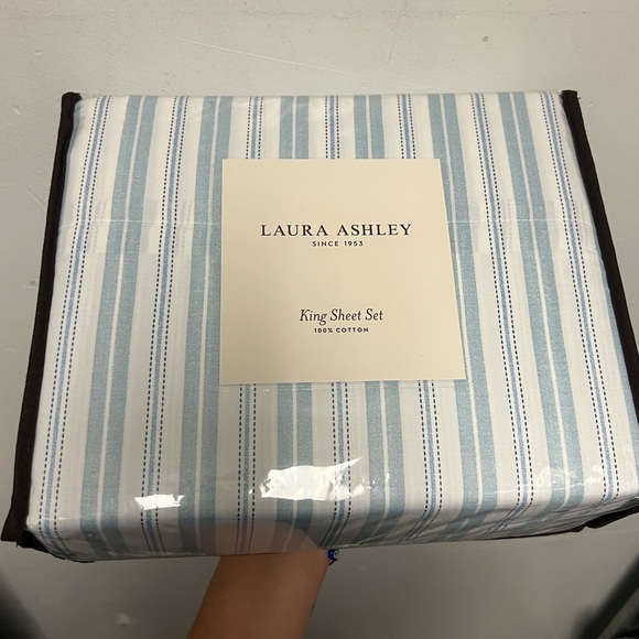 New blue and white striped king size sheets in package - Picture 2 of 3